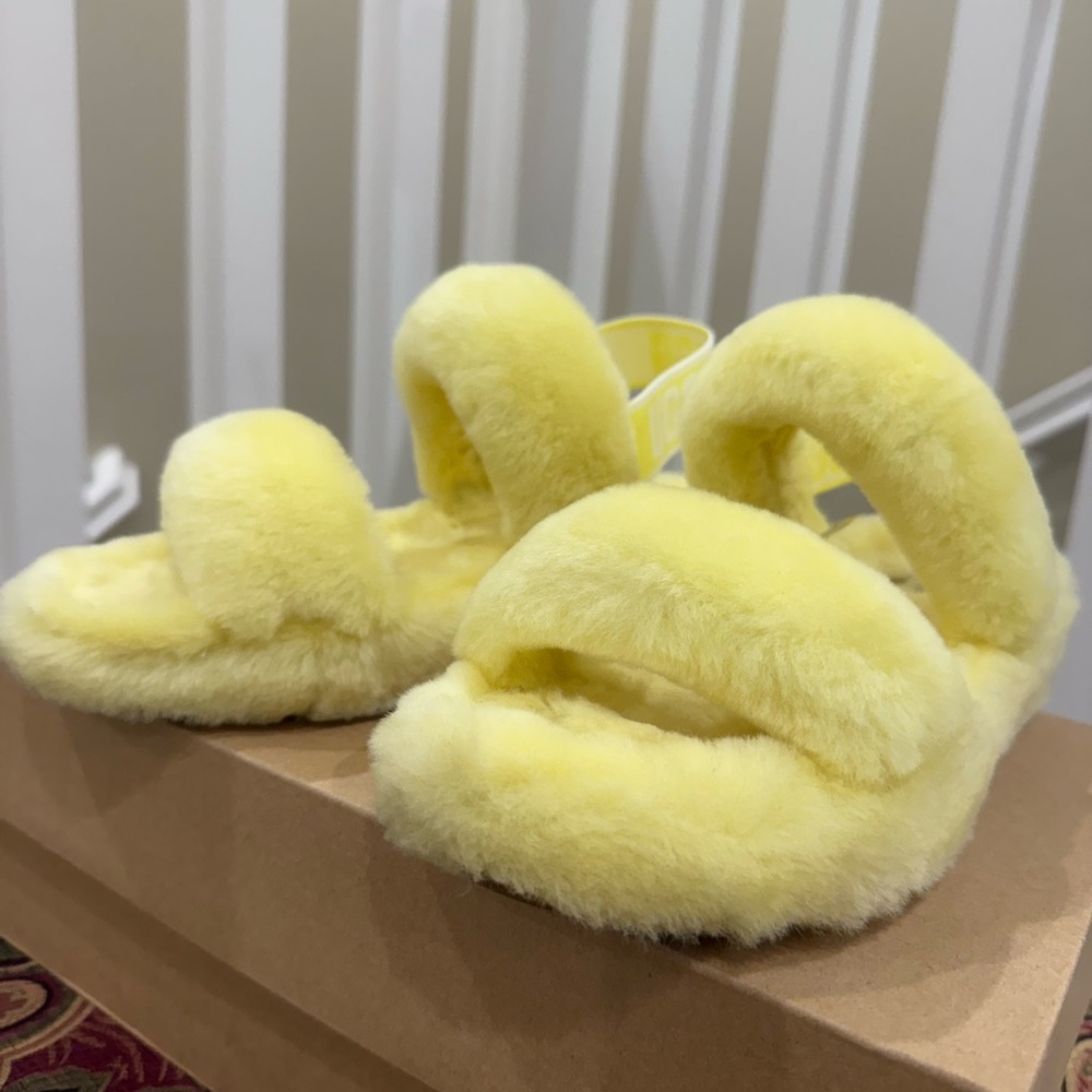 Cute, fluffy women’s UGG Oh Yeah sandals, bright yellow color 💛